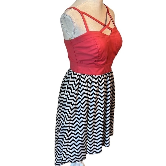 Trixxi  summer dress with hi low hem . Coral, blk, white. Sz 7 NWT - Picture 2 of 10